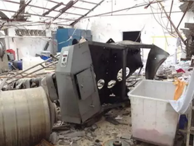 洗滌工廠安全生產(chǎn),始終繃緊這根弦! 洗滌工廠安全生產(chǎn),始終繃緊這根弦!